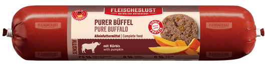 Purer Büffel mit Kürbis