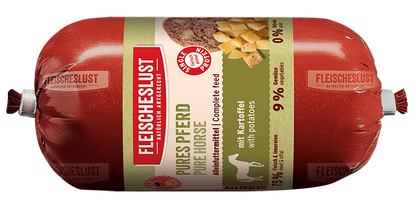 Pures Pferd mit Kartoffel